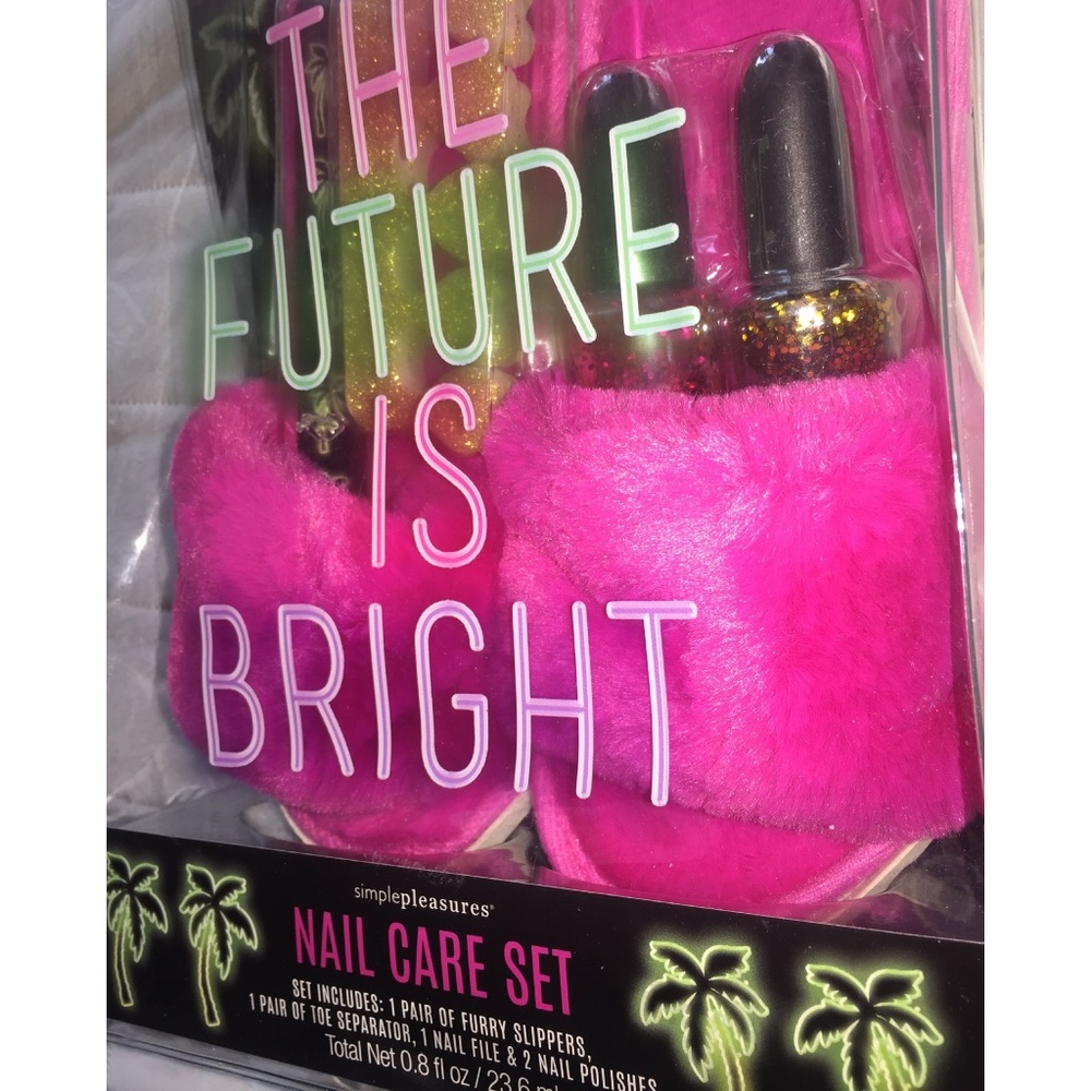 Nail Care Gift Set - Picture 1 of 4